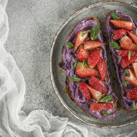 Toast cream cheese à l’UBEYA & fraises